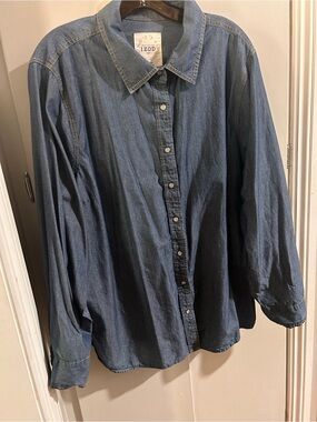 Izod Chambray Button-Up Shirt in Blue with Contrast Stitching